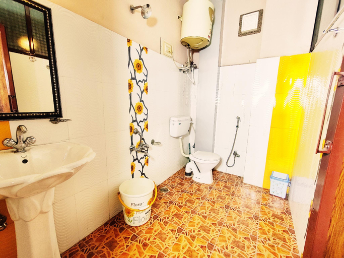 Bathroom, Darussalam Restaurant and Inn, Srinagar