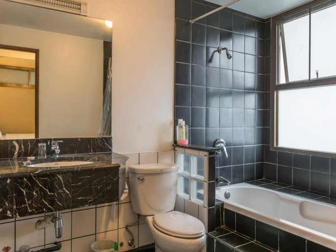 Bathroom 5, Sourire at Rattanakosin Island Hotel, Phra Nakhon