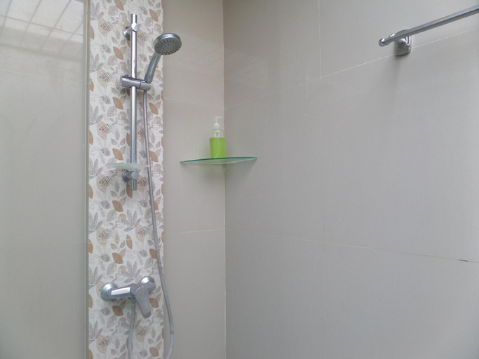 Bathroom 4, Nice place, room and  pool and close  to the beach, Badung