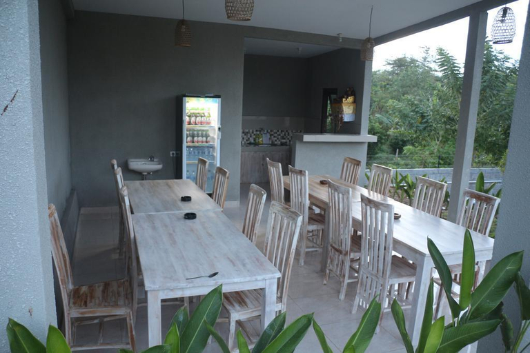 Food & Drinks, Nice place, room and  pool and close  to the beach, Badung