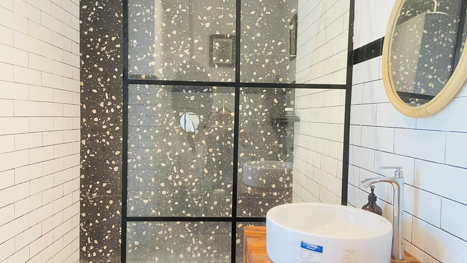 Bathroom 2, Cheerfull Keyla Canggu, Badung