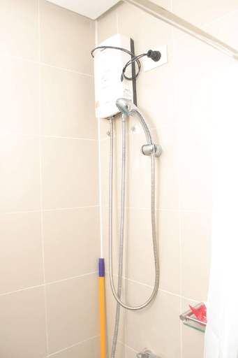 Bathroom 5, A2J Executive Studio Suite Near Venice Mall BGC, Taguig
