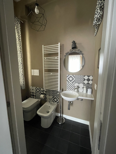 Bathroom 3, Jennys place, Palermo