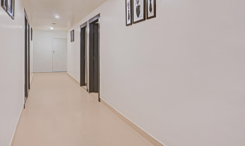 Public Area 3, Itsy Hotels Crown Inn, Pune