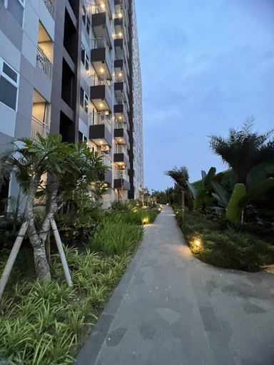 Exterior & Views