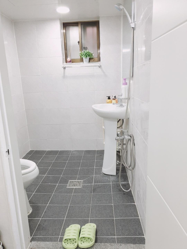 Bathroom, Sangsu stn 1m, 3beds, 2 rooms, 1st floor. [6]-3, Mapo