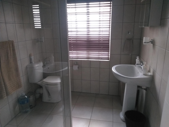 Bathroom 2, Prince Alfreds , Overberg