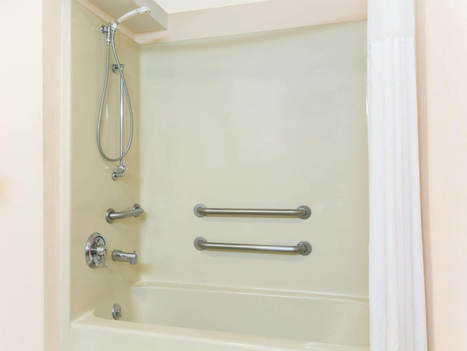 Bathroom 4, Days Inn by Wyndham Clemson, Pickens