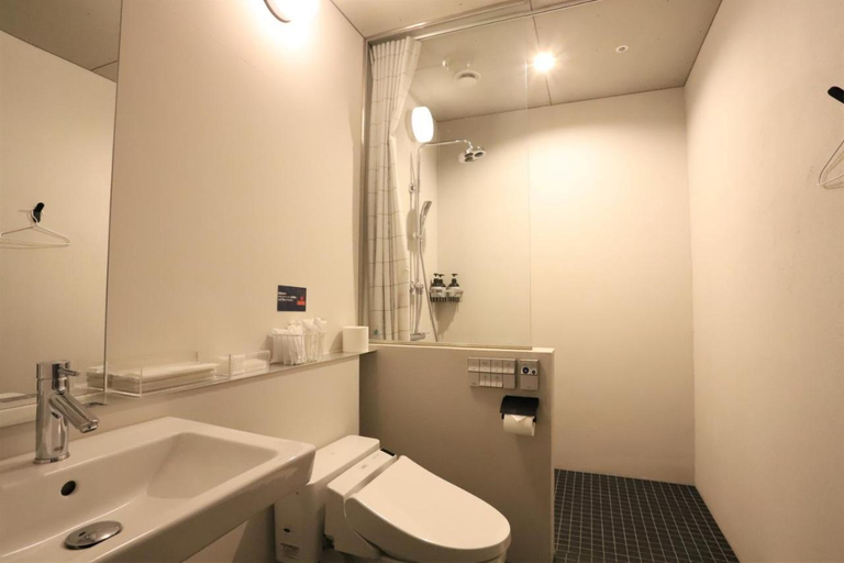 Bathroom 3, Hostel Tomar, Furano