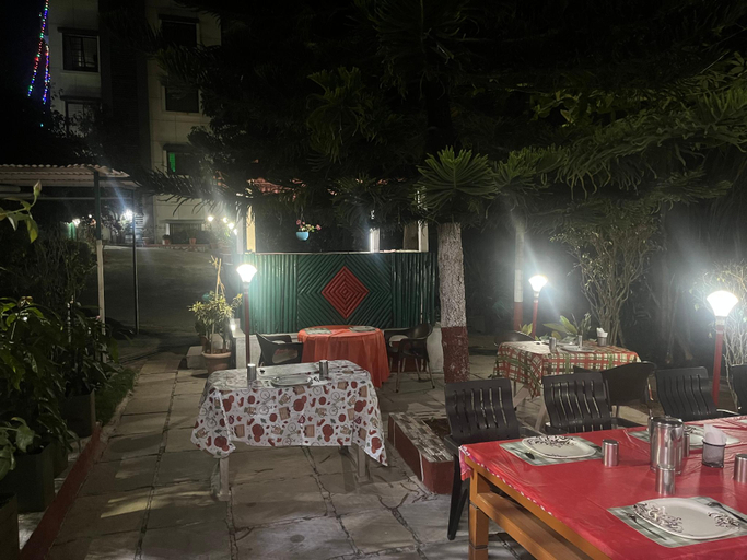 Food & Drinks