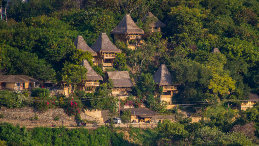 Elang HillsideBamboo Villas, West Manggarai