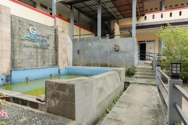 Urbanview Hotel Gunung Geulis Village by RedDoorz, Bogor