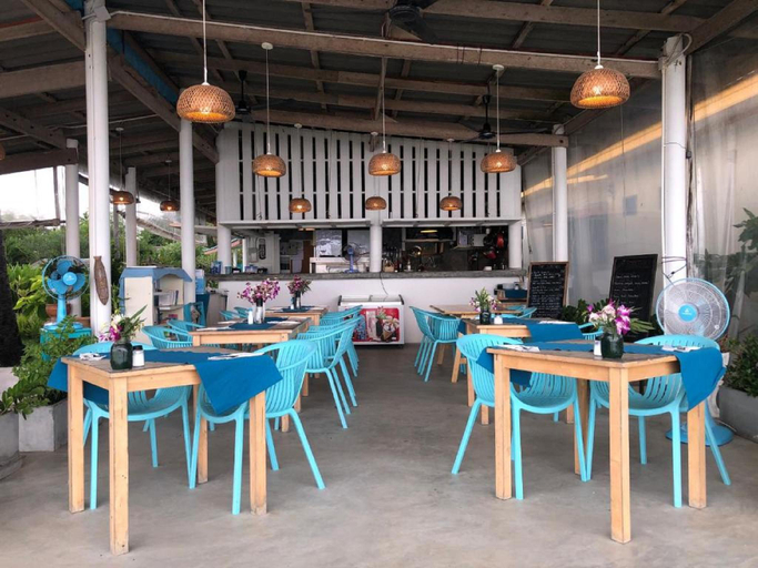 Food & Drinks 5, Le Petit Saint Tropez, Khanom