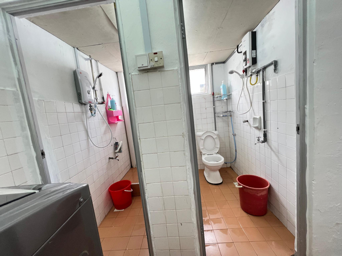 Bathroom 2, Jiaxin Dormitory Puteri Wangsa, Johor Bahru