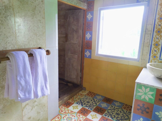 Bathroom 3, D'Ume Bendoel Homestay, Tabanan