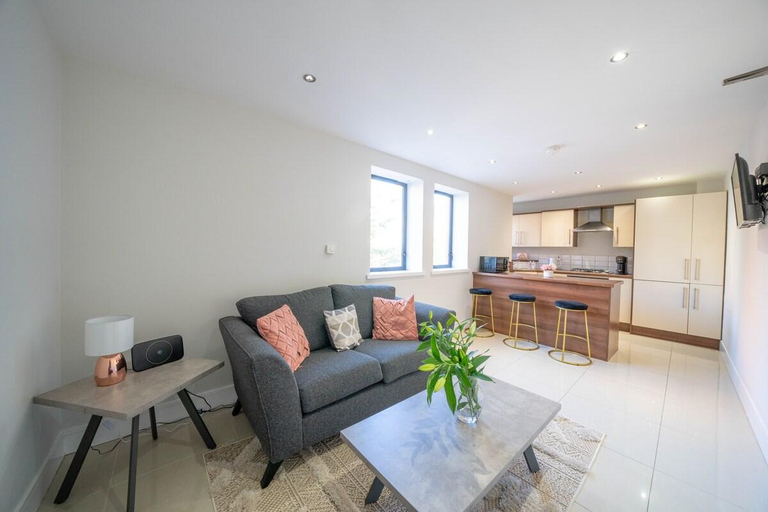 Others 3, BOTANIC APARTMENT SLEEPS 6, Belfast