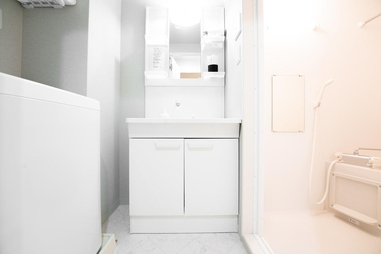 Bathroom 2, GN98 Osaka Minpaku Saiwaicho 9F, Osaka