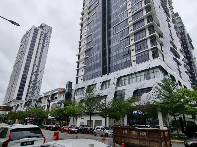Exterior & Views