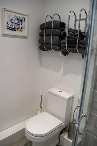 Bathroom 3, 121 Studio, Kitchen, Terrace, Shuttle, Hertfordshire