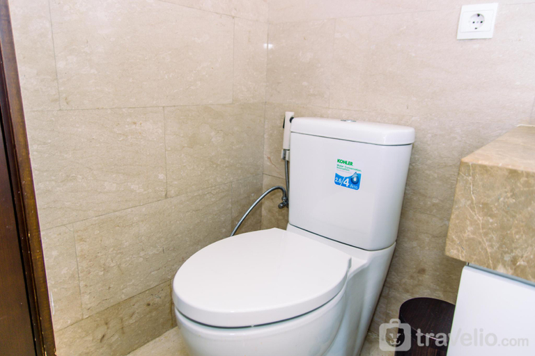 Bathroom 3, Comfy and Elegant 2BR at Menteng Park By Travelio, Jakarta Pusat