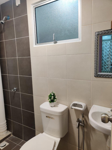 Bathroom 2, Debayu Homestay with Free Parking at Setia Alam, Shah Alam