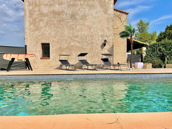 Others 5, Séjour au coeur de ville avec jacuzzi et piscine, Var