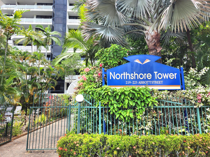 Cairns Luxury Seaview Apartment, Cairns