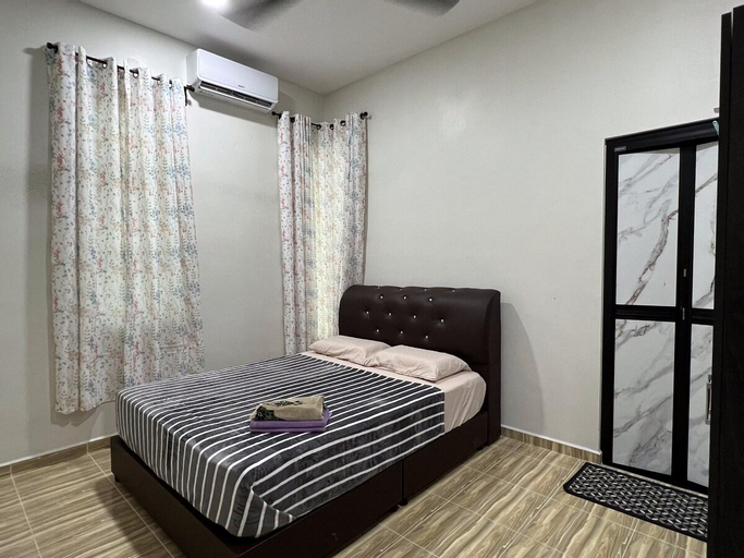 Bedroom 2, Kebun’s Homestay dalam kebun harum manis!, Perlis