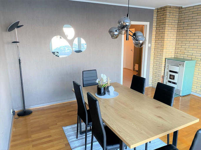 Others 5, Big central house, free parking, wifi, 3 bedrooms, Narvik