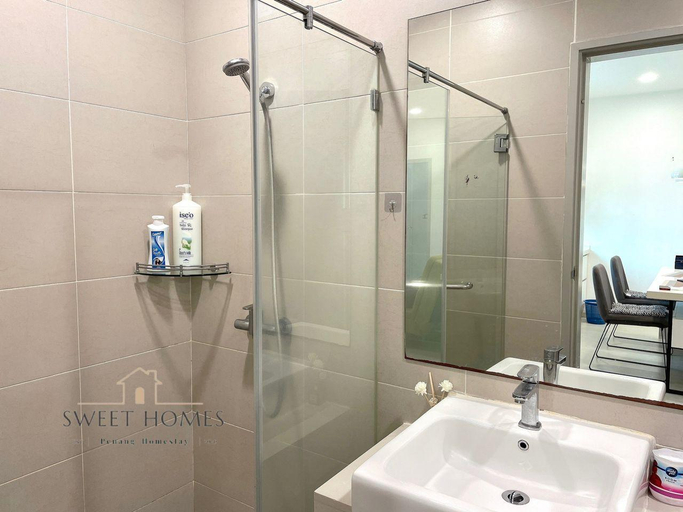 Bathroom 4, Pool View Stylish Suite 1-4pax at Jelutong Penang , Penang Island