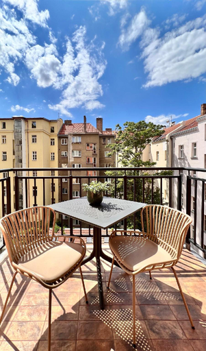 Others 5, Quiet and cozy near city center, balcony, Praha 1