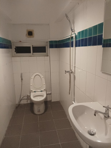 Bathroom 3, Italay Krabi, Mueang Krabi
