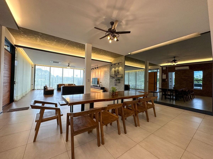 Food & Drinks 4, Extravagant Luxurious Grand House+FreeWifi&Carpark, Sibu