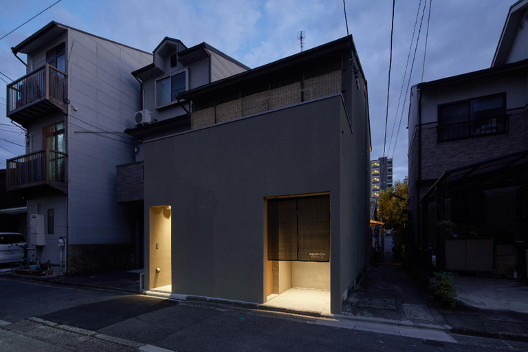 Exterior & Views