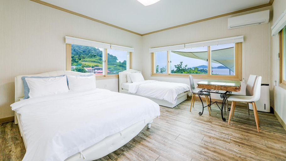 Bedroom 3, Yeosu Artist Pension, Yeosu