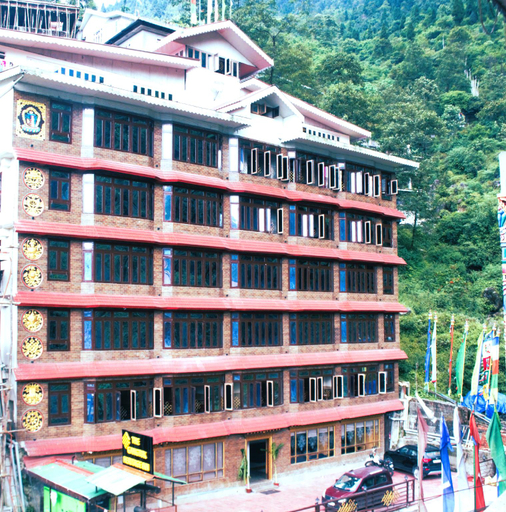 Exterior & Views
