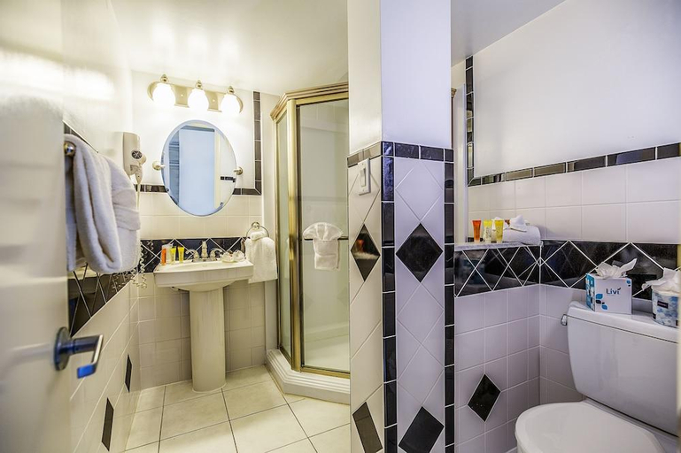 Bathroom, The Crusader Oceanfront Family Resort, Cape May