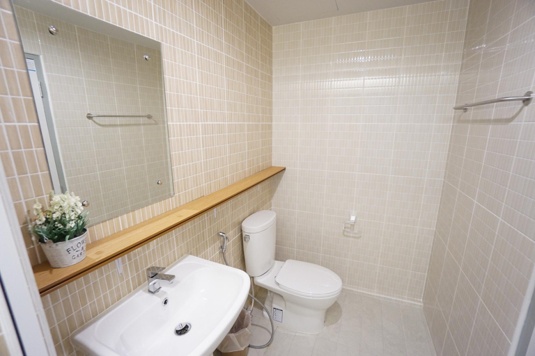 Bathroom 2, Maruay Living Apartment (Khaosan) 409, Pom Pram Sattru