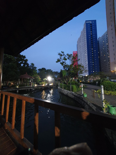 Exterior & Views 13