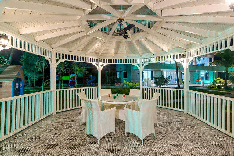 Food & Drinks 5, SaffronStays Palm Paradise, Thane