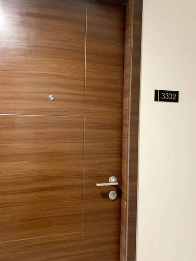 Others 5, Air Residences, Makati City