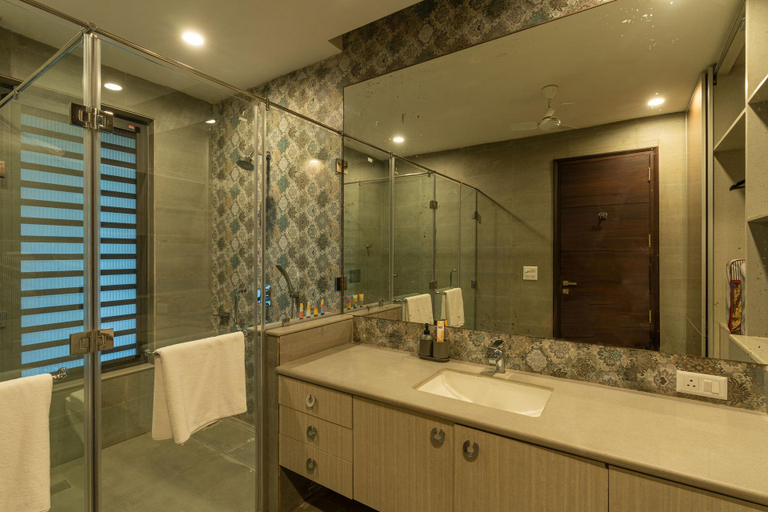 Bathroom 4, StayVista at The Brick house w/ Outdoor Pool, Delhi