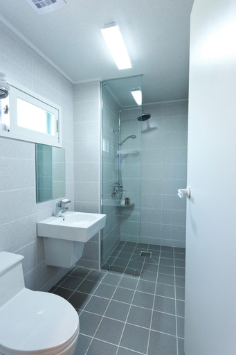 Bathroom, The BBs Jeju Resort, Seogwipo
