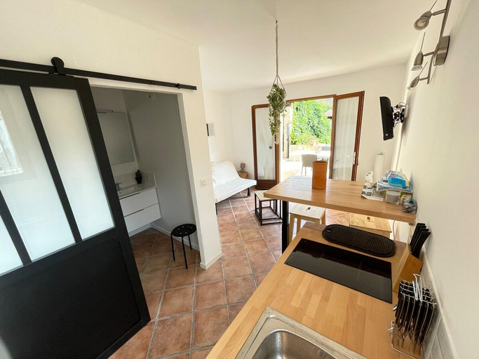 Others 4, Séjour au coeur de  ville avec jacuzzi et piscine, Var