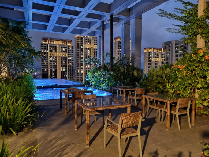 Food & Drinks 5, Pavilion 2 Revo l Rooftop Swimming Pool LS15, Kuala Lumpur