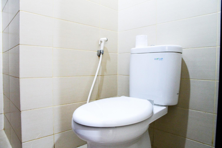Bathroom, Elegant 1BR Apt Belmont Residence By Travelio, Jakarta Barat