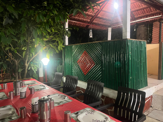 Food & Drinks 4, S2Residency, Satara