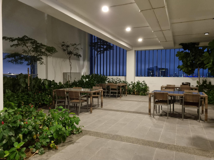 Food & Drinks 4, Pavilion 2 Revo l Sky Pool 2-3 pax LS25, Kuala Lumpur