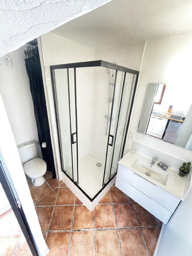 Others 3, Séjour au coeur de  ville avec jacuzzi et piscine, Var