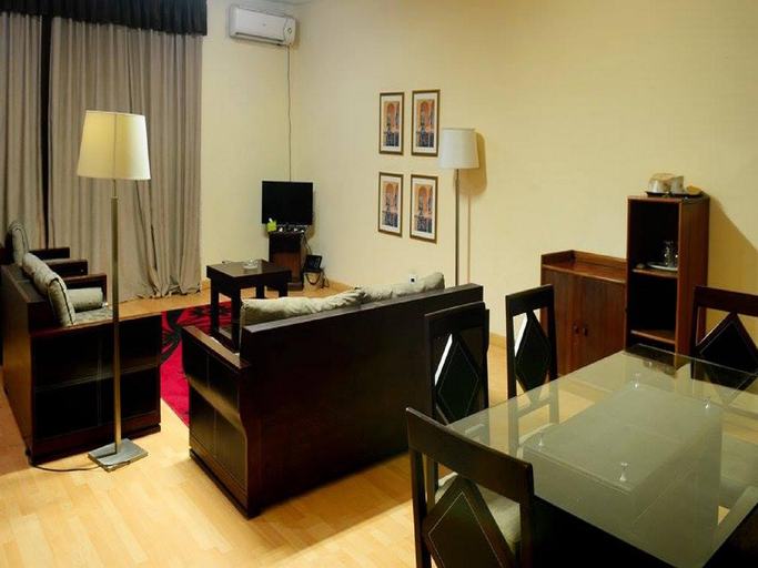4, Grand Central Hotel Kano, Gezawa
